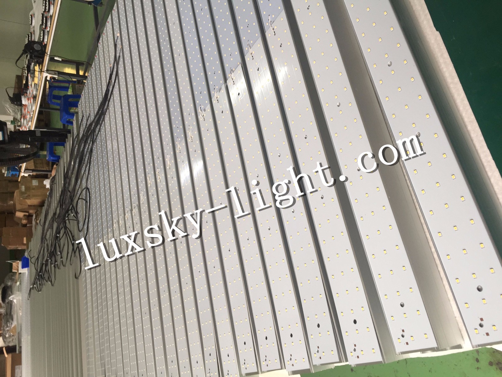 LED Tawm .jpg LED LINEAR .jpg