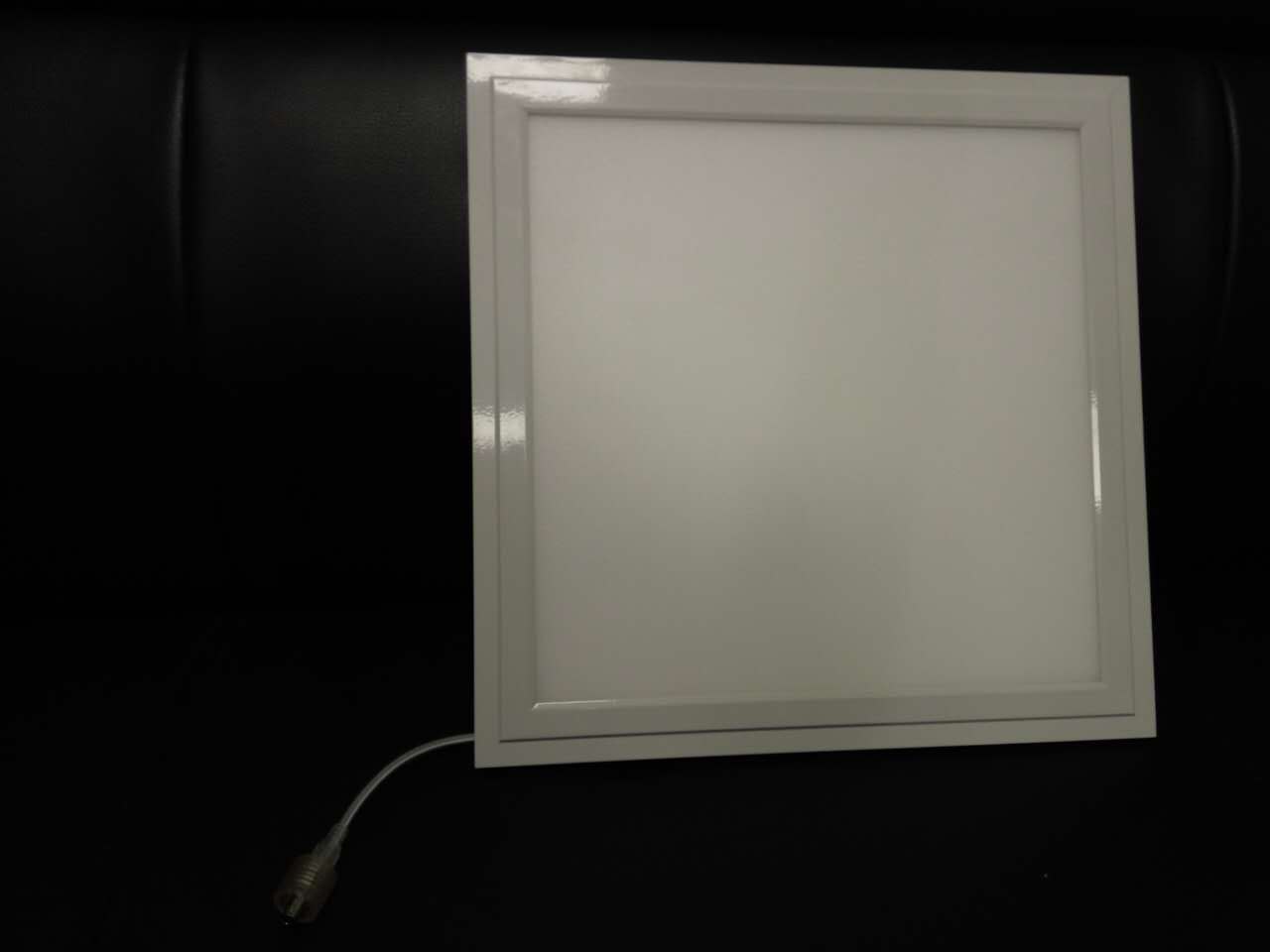 595mmX595mmX10mm coj lub teeb vaj huam sib luag 595mmX595mmX10mm led panel light